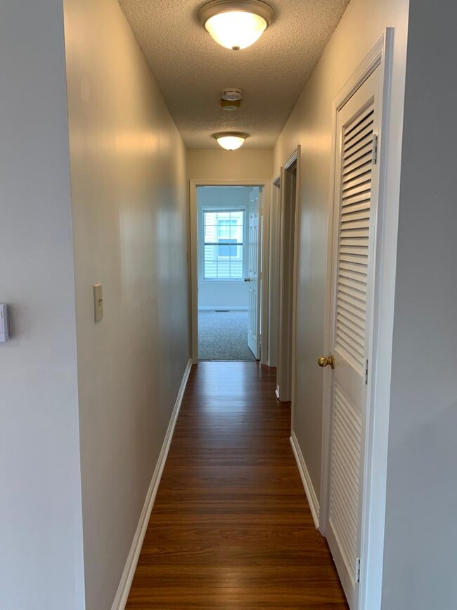 Building Photo - 316 River Forest Rd