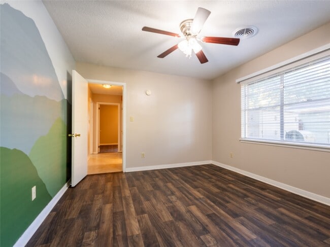 Building Photo - 2728 Encino Ave