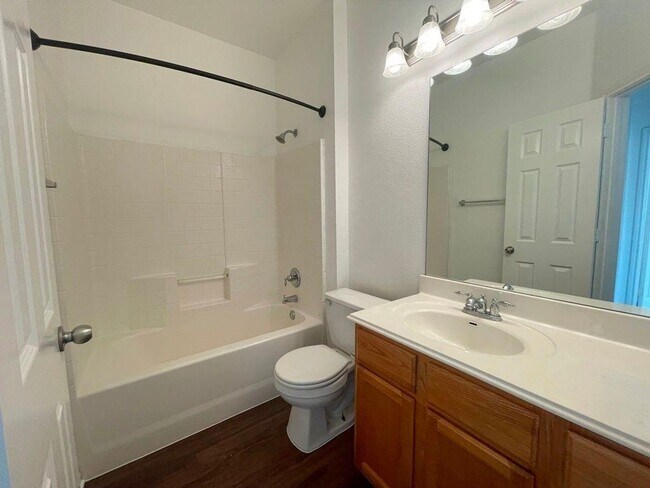 Building Photo - Nice home available in Brookside Subdivision!