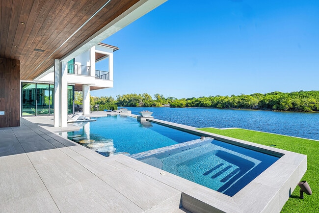 Building Photo - 2934 NE 8th Ave