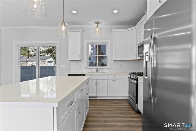 Building Photo - 348 Halley Ave