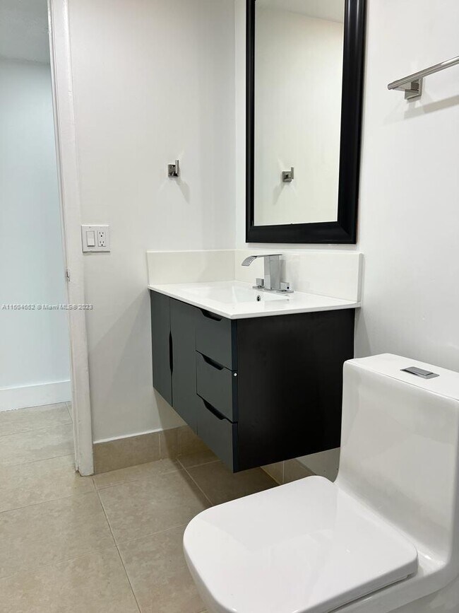Building Photo - 810 SW 105th Ave
