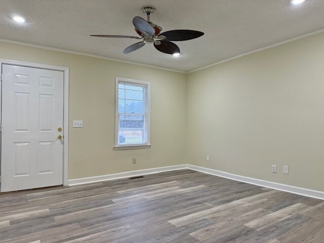 Building Photo - 2231 Willow Creek Rd