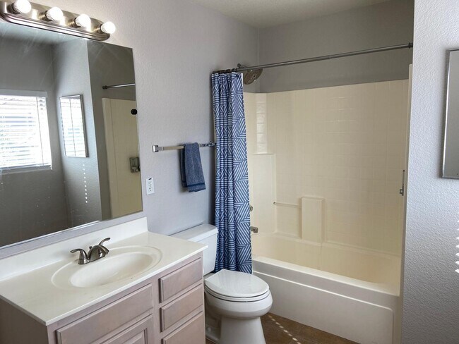 Building Photo - 1330 E Pedro Rd