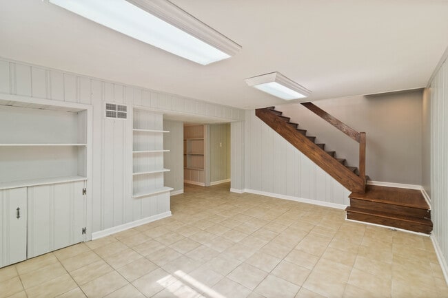 Building Photo - 334 Russet Ln