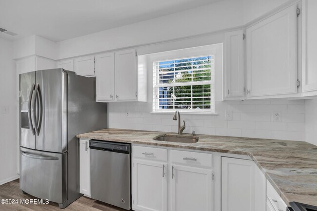 Building Photo - 2 Charles Ct