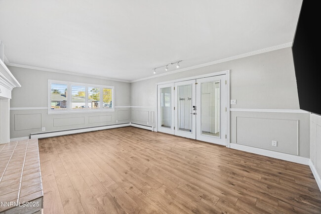 Building Photo - 601 Ivy St