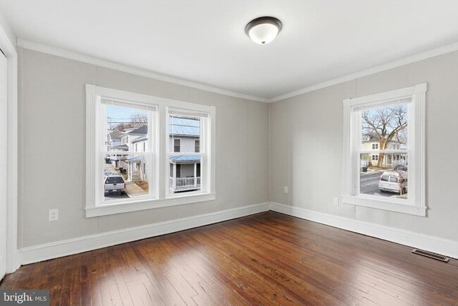 Building Photo - 520 S Kent St