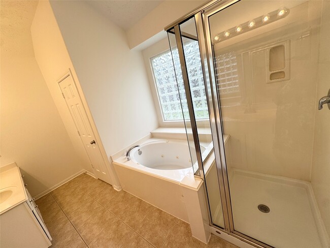 Building Photo - 24234 Lake Path Cir