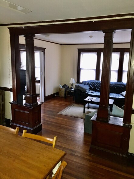 Building Photo - 171 Hillside St