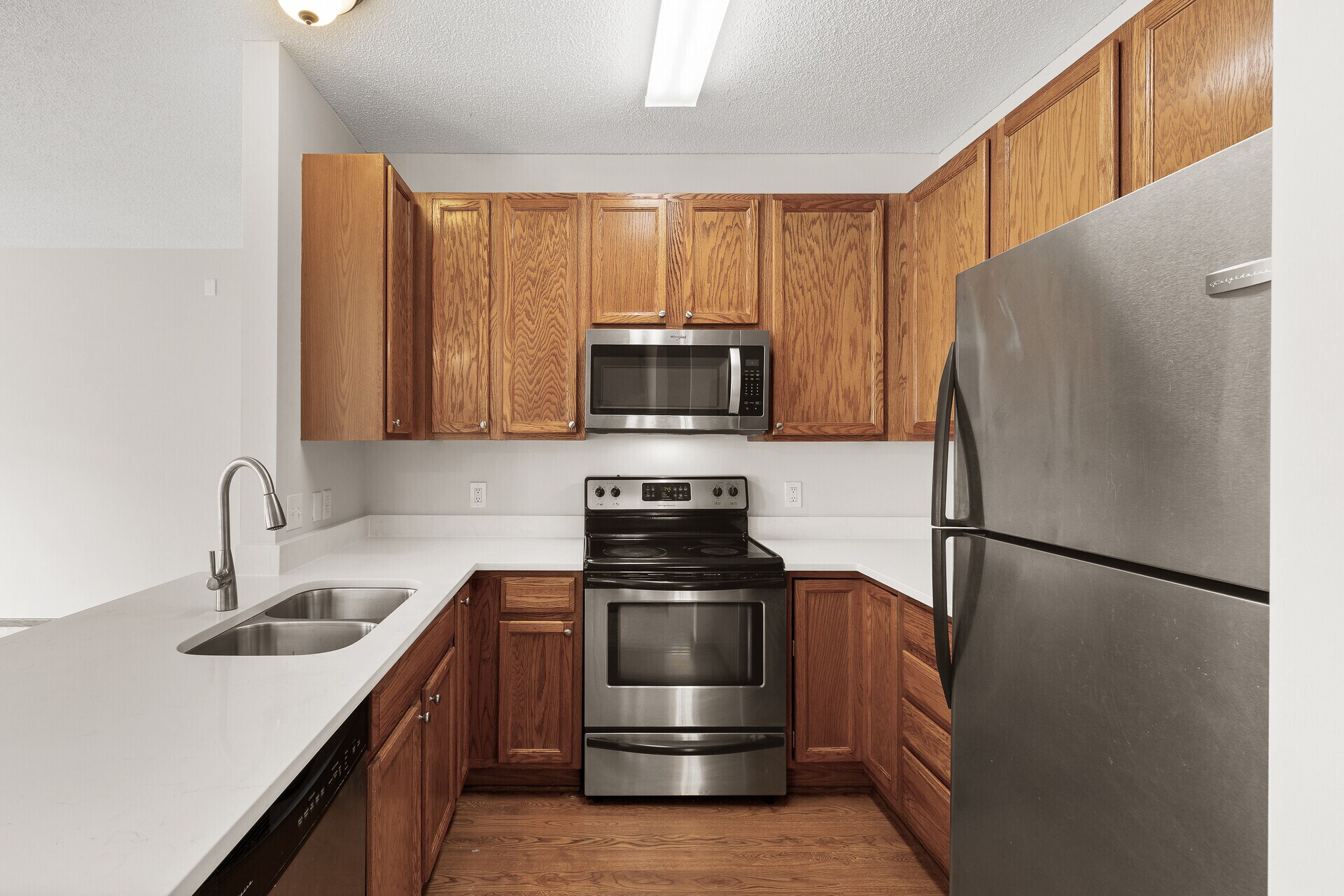 Building Photo - 6860 Meadow Grass Ln S
