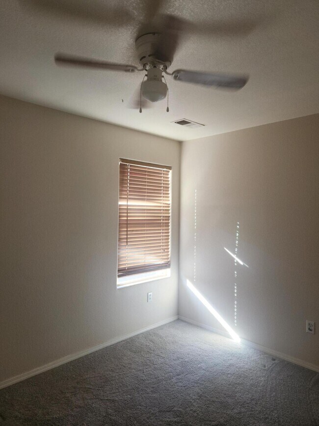 Building Photo - 2421 Falesco Rd SE