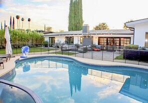 Building Photo - 4820 Abbeyville Ave