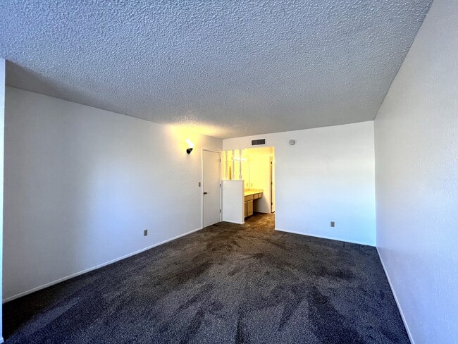 Building Photo - 2024 S Birdie Cir