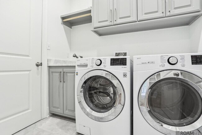 Building Photo - 17331 Fox Glove Ave