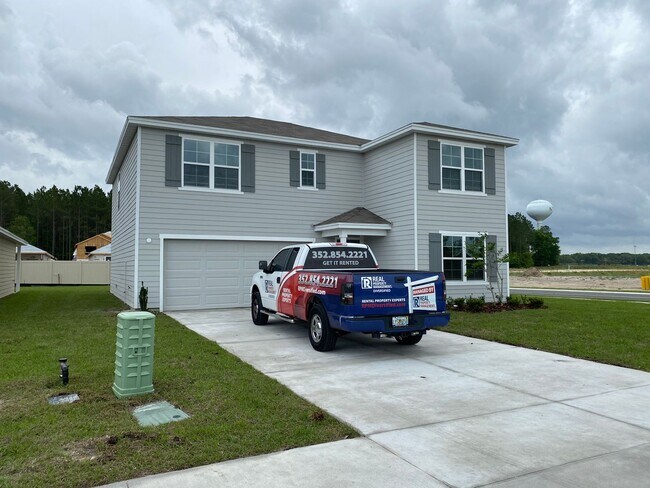 Building Photo - Avalon Woods 4/3/2 ***WON'T LAST***
