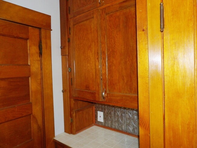 Building Photo - Pet-Friendly South Mpls 1BR | Fenced Yard | Available Immediately!