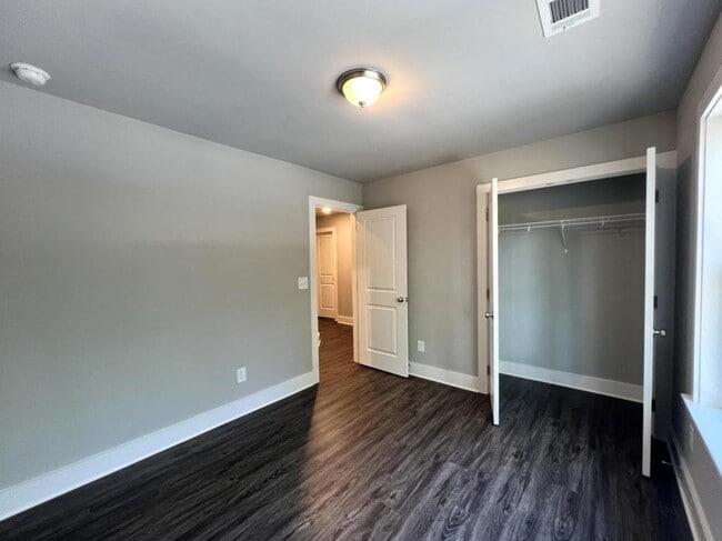 Building Photo - 112 McAllister Rd SE