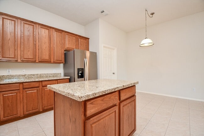 Building Photo - 6206 Fawnlake Dr