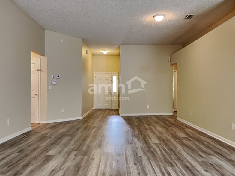 Building Photo - 14015 Fish Eagle Dr E