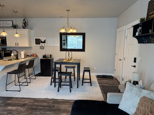 Building Photo - Beautiful 3-Bedroom Condo in Herriman! (Dog-Friendly)