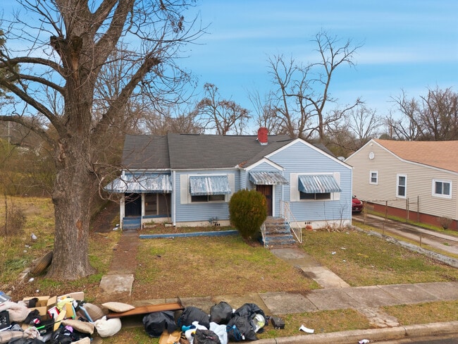 Building Photo - 502 64th St