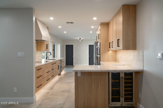 Building Photo - 2439 E Lincoln Cir