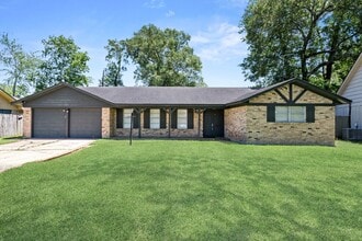 Building Photo - 340 Maxwell Dr