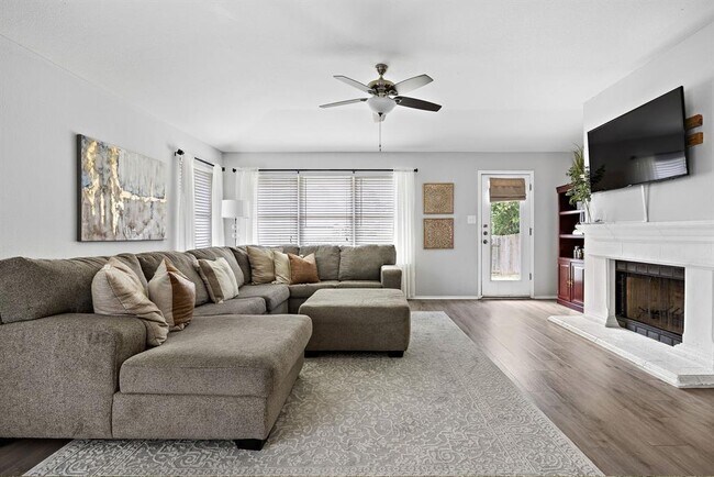 Building Photo - 1202 Highland Dr