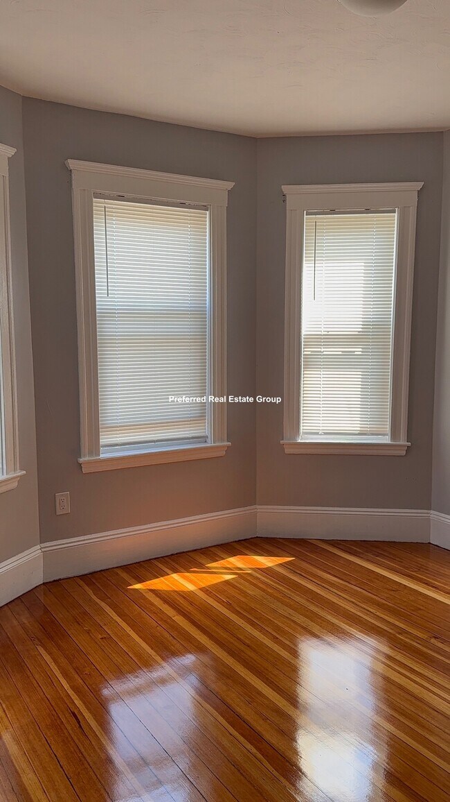 Building Photo - 52 Stonehurst St