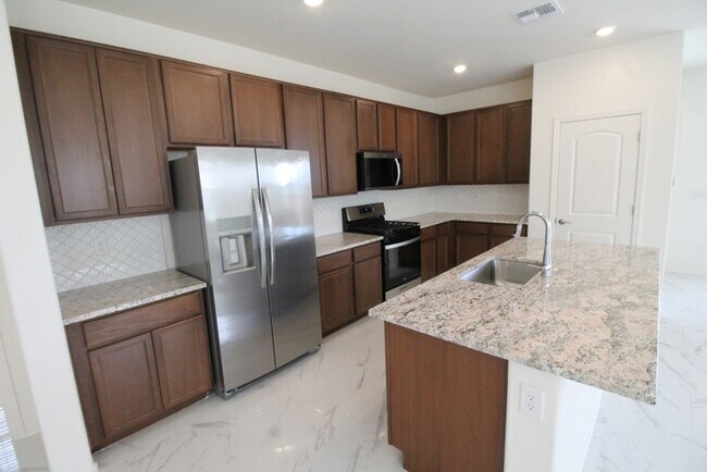 Building Photo - 5523 W Monterey Dr