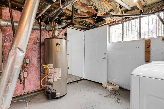 Building Photo - $1,795.95 - 2 Bed, 1 Bath Duplex Unit in Littleton with Fenced in yard, and In Unit Laundry!