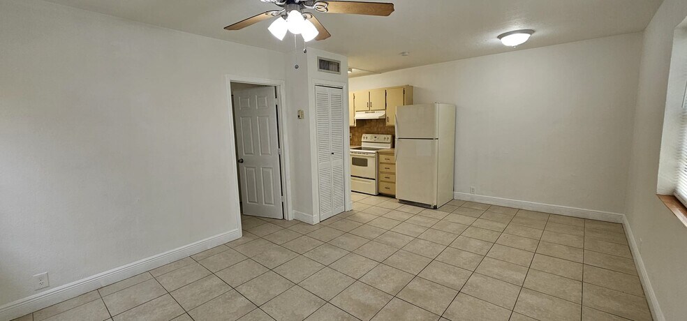 Building Photo - 9614 NW 5th Ave