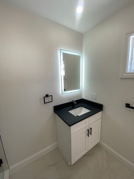 Building Photo - 55 Dustin St