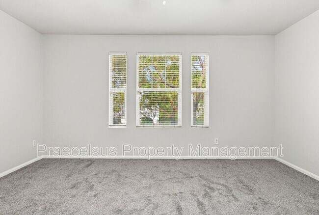 Building Photo - 2175 Condor Dr