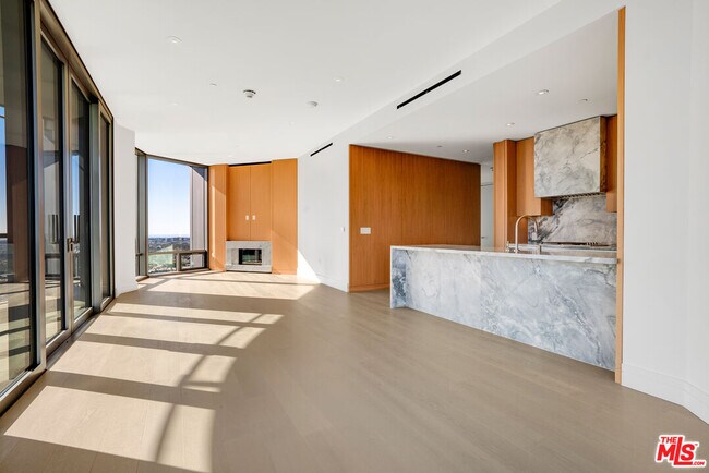 Building Photo - 211 Elm Ct