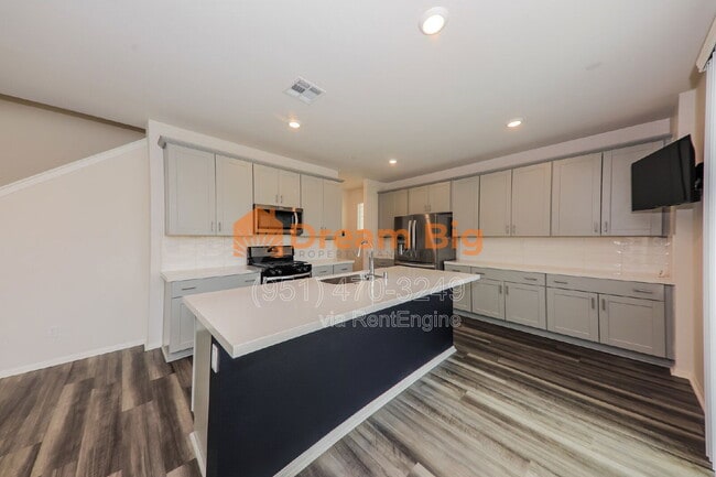 Building Photo - 24712 Hudson St