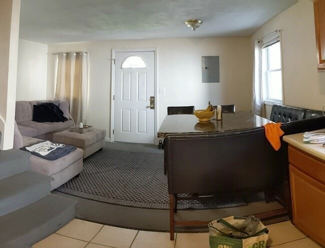 Building Photo - 24-26-26 Lawn St