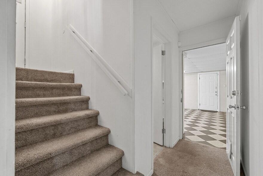 Building Photo - 4807 Jeffery Dr