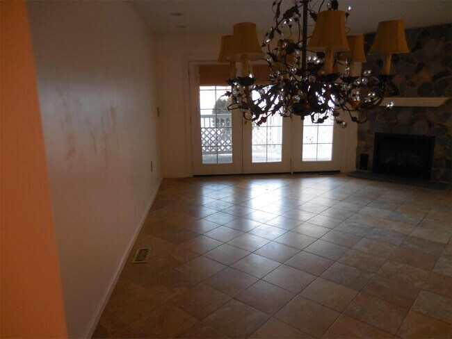 Building Photo - 201A Seneca Way