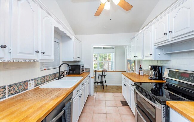 Building Photo - 2379 Overbrook St