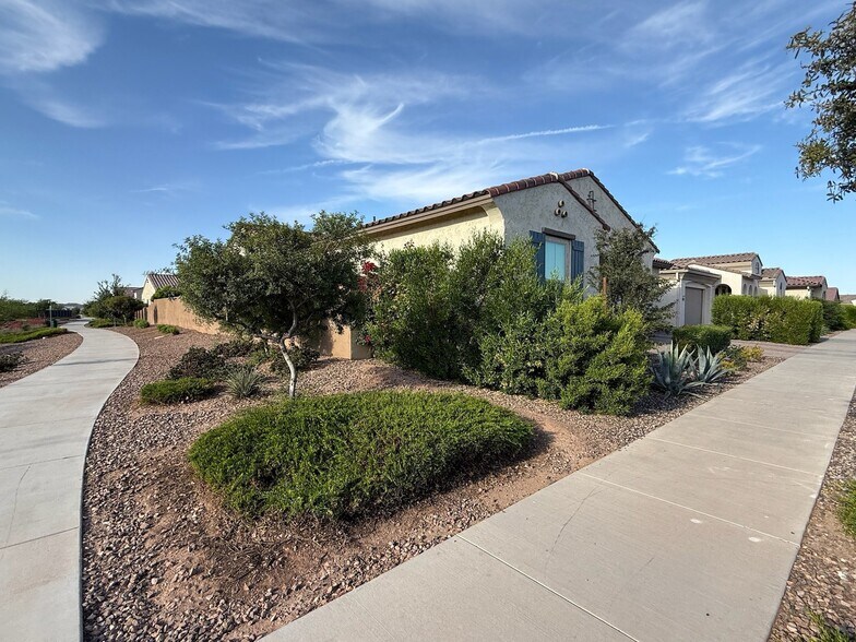 Building Photo - 10649 Thatcher Ave