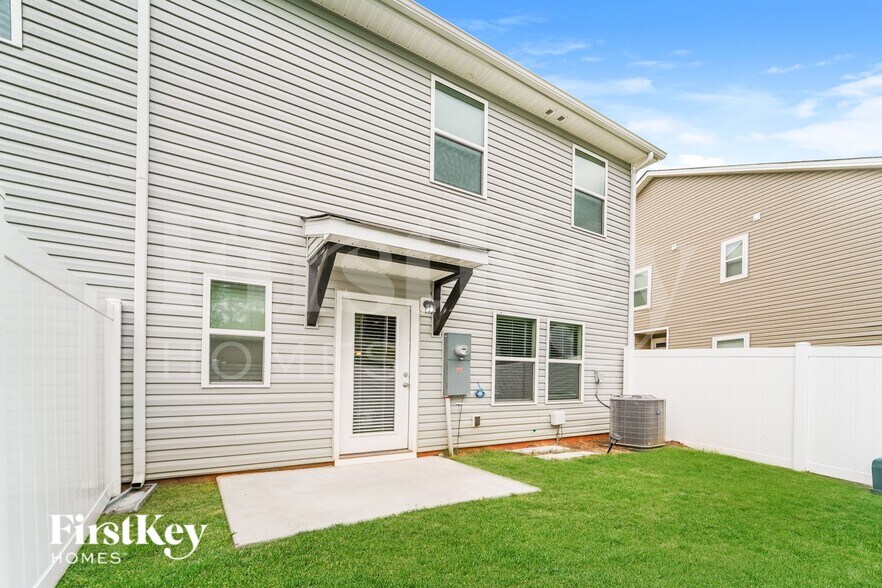 Building Photo - 2035 Cypress Village Dr NW