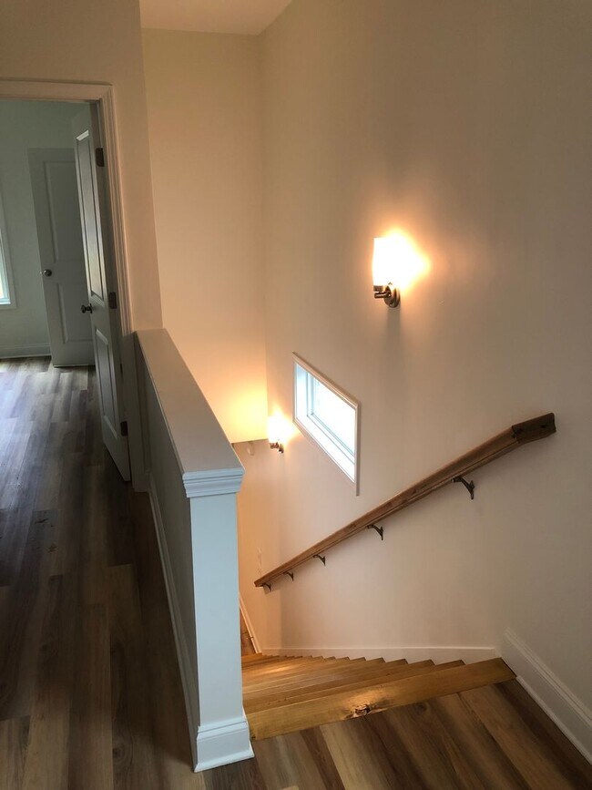 Building Photo - r38