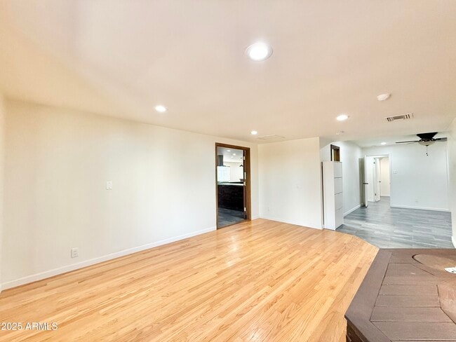 Building Photo - 4405 S Newberry Rd
