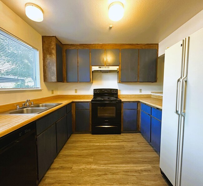 Building Photo - 1358 Parkway Dr