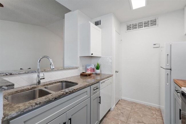 Building Photo - 1601 Faro Dr