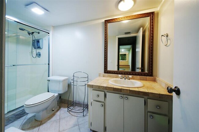 Building Photo - 1700 Embassy Dr