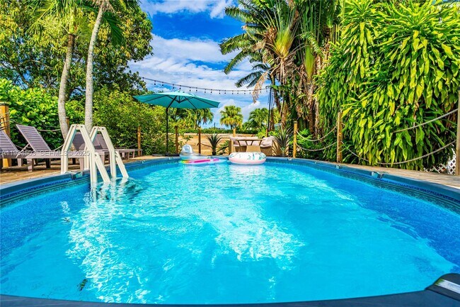 Building Photo - 427 NE 107th St