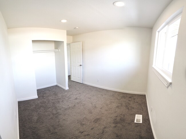 Building Photo - 1526 Layton 4-plex